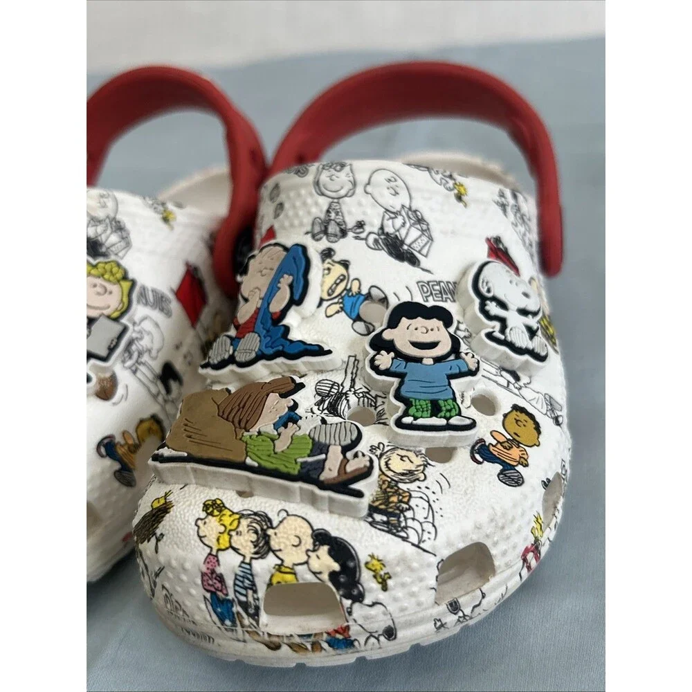 Peanuts Snoopy Graphic Print Kids Classic Crocs W/ Jibbitz Charms Sz US 8